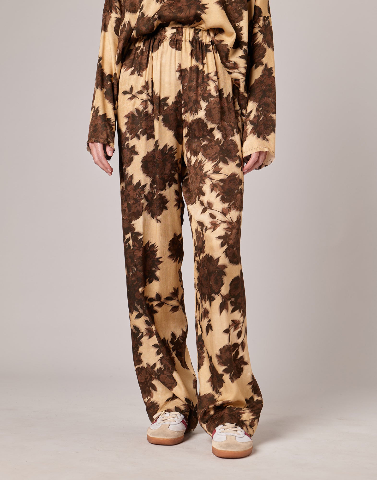 Pantaloni Lunghi Morbidi in Twill con Stampa Floreale