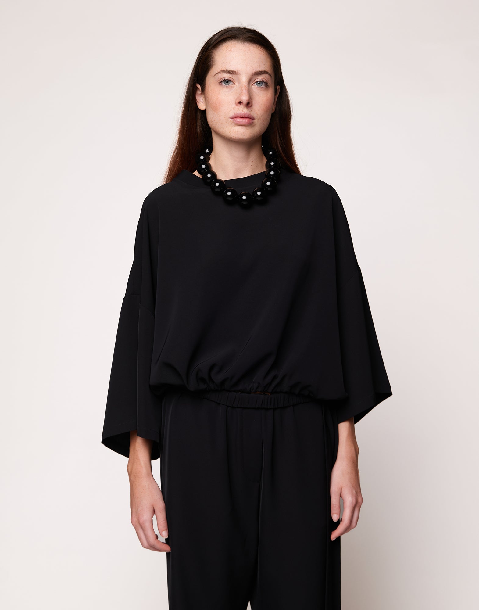 Blusa Girocollo in Cady Fluido Nero