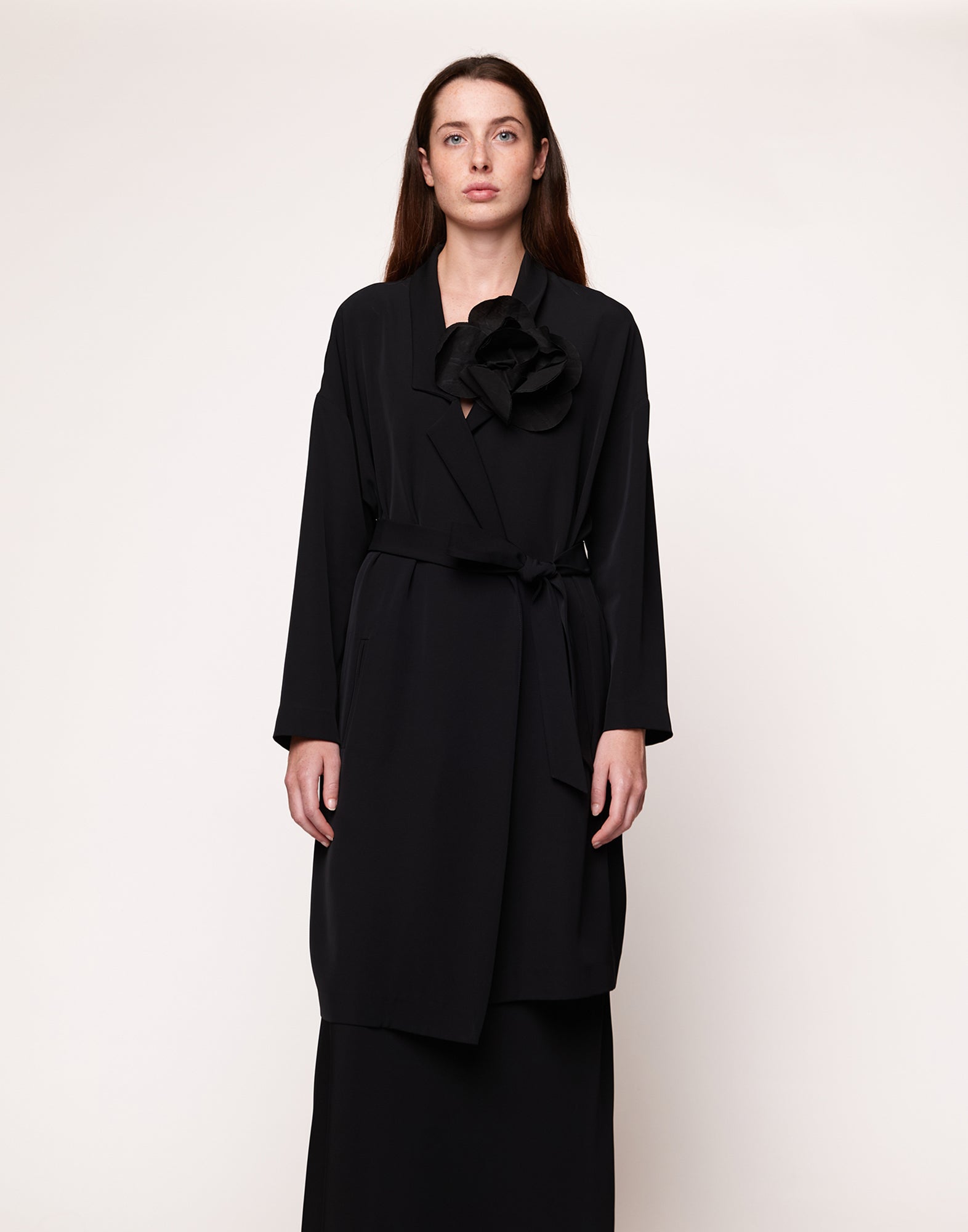 Trench Decostruito in Cady Fluido Nero
