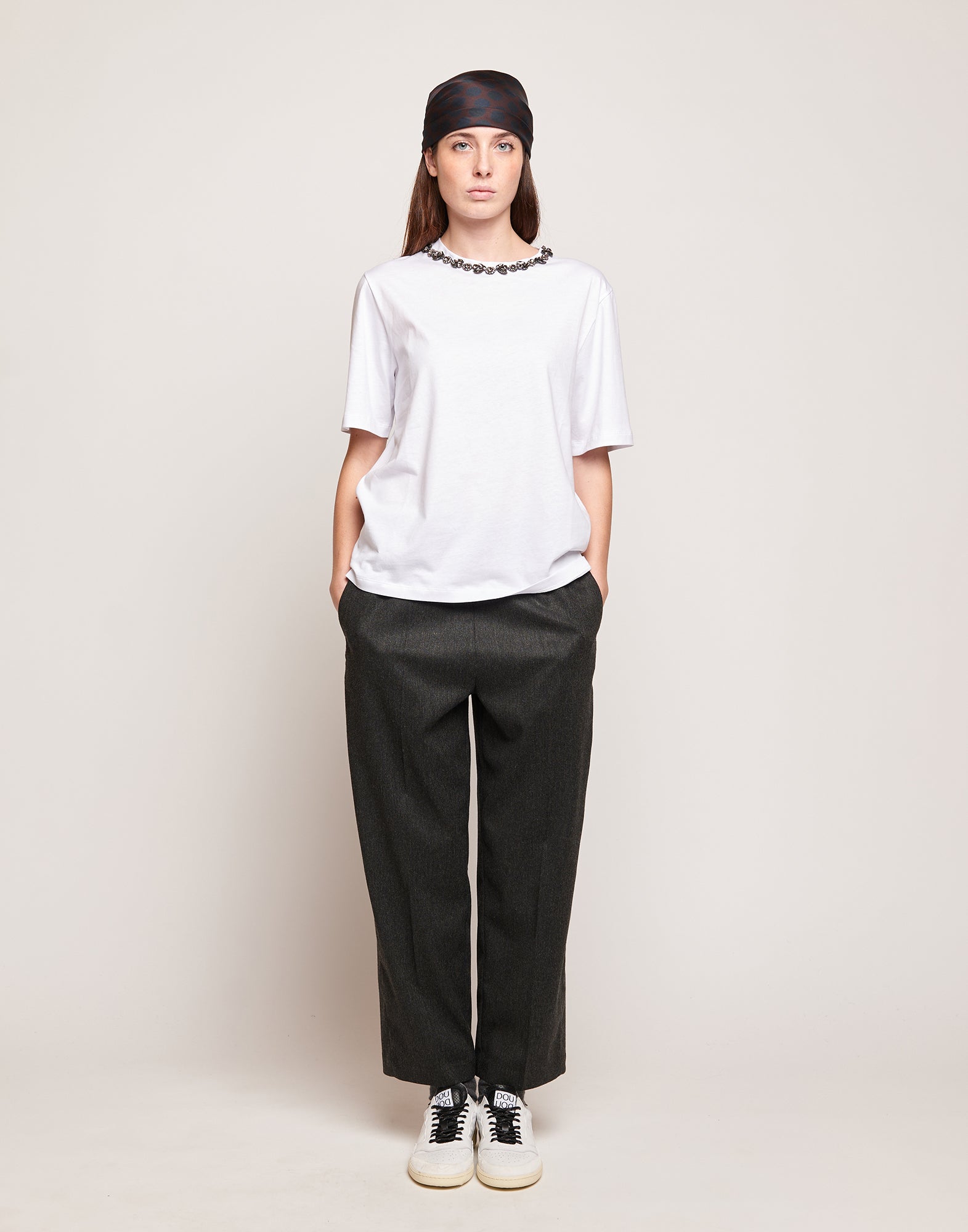 T-shirt Manica Corta con Collana Gioiello Bianca