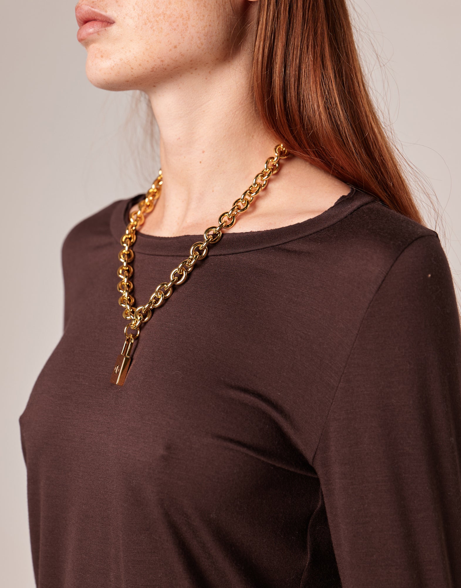 T-shirt a Manica Lunga in Jersey di Viscosa Stretch con Scollo Ampio Ciocco