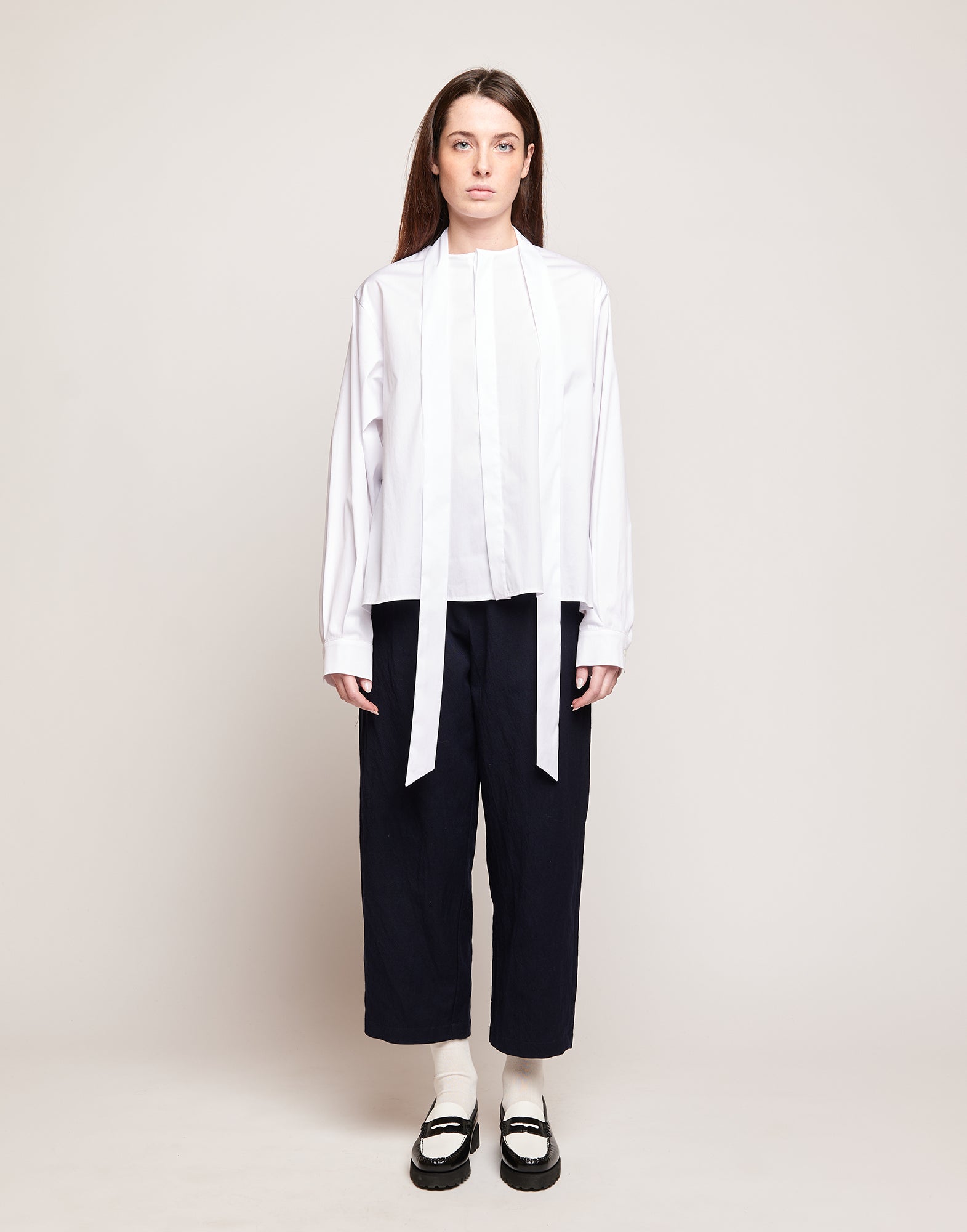 Camicia in Popeline Stretch con Nastro al Collo Bianco