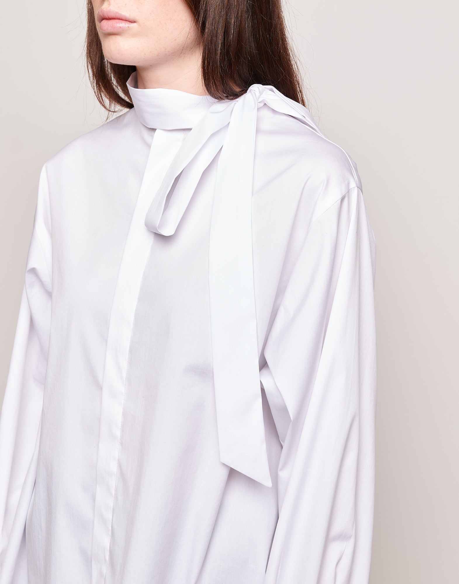 Camicia in Popeline Stretch con Nastro al Collo Bianco