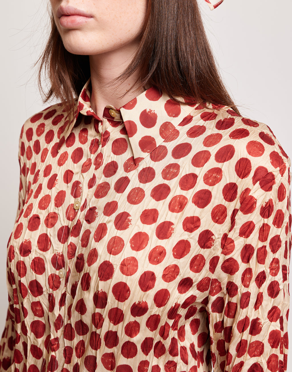 Camicia Stampata a Pois in Twill Plissé Vaniglia/Cherry