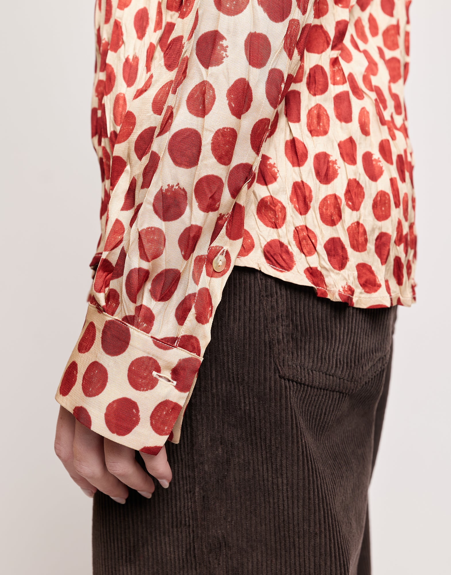 Camicia Stampata a Pois in Twill Plissé Vaniglia/Cherry