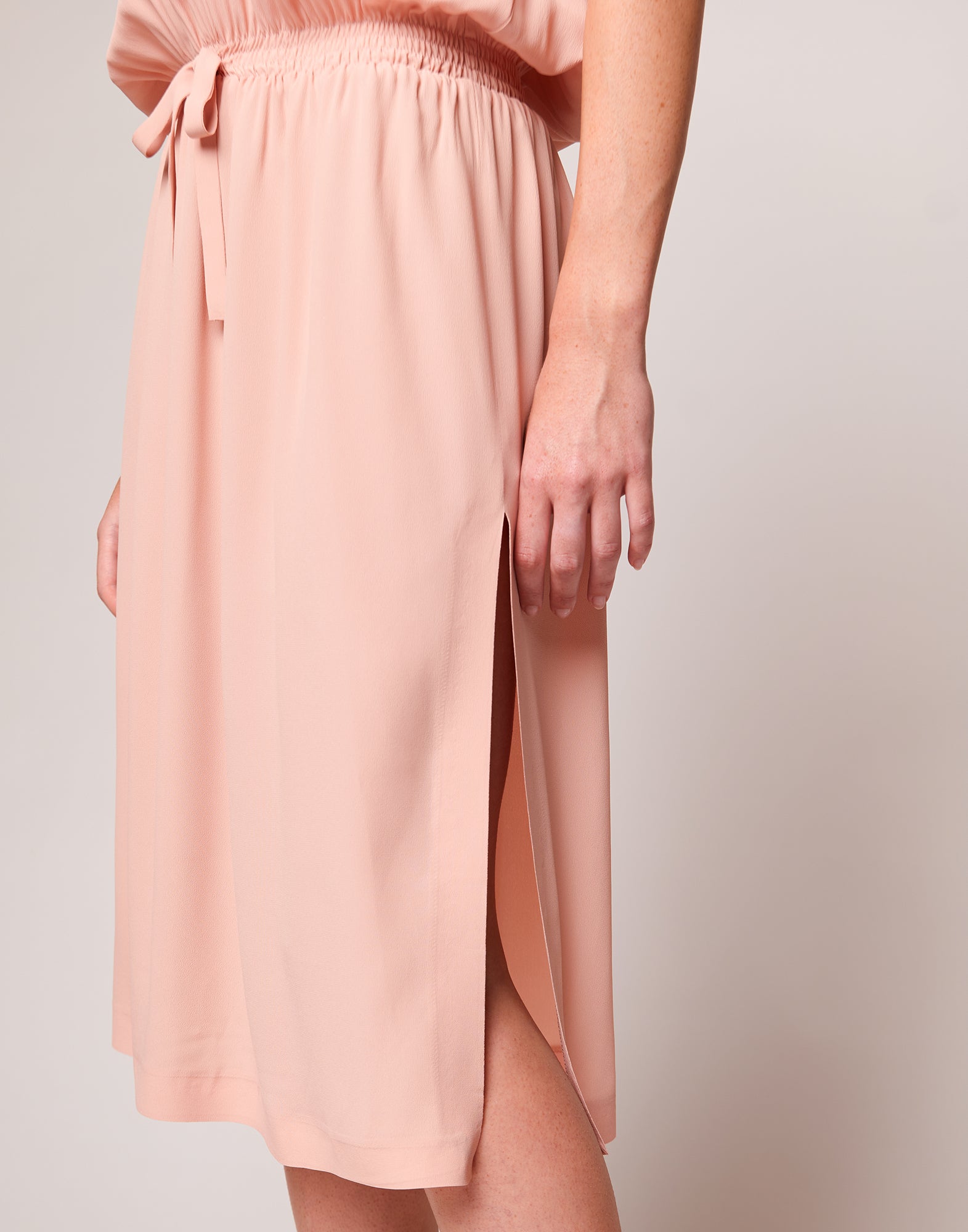 Abito Midi Smanicato in Crepe de Chine Blush