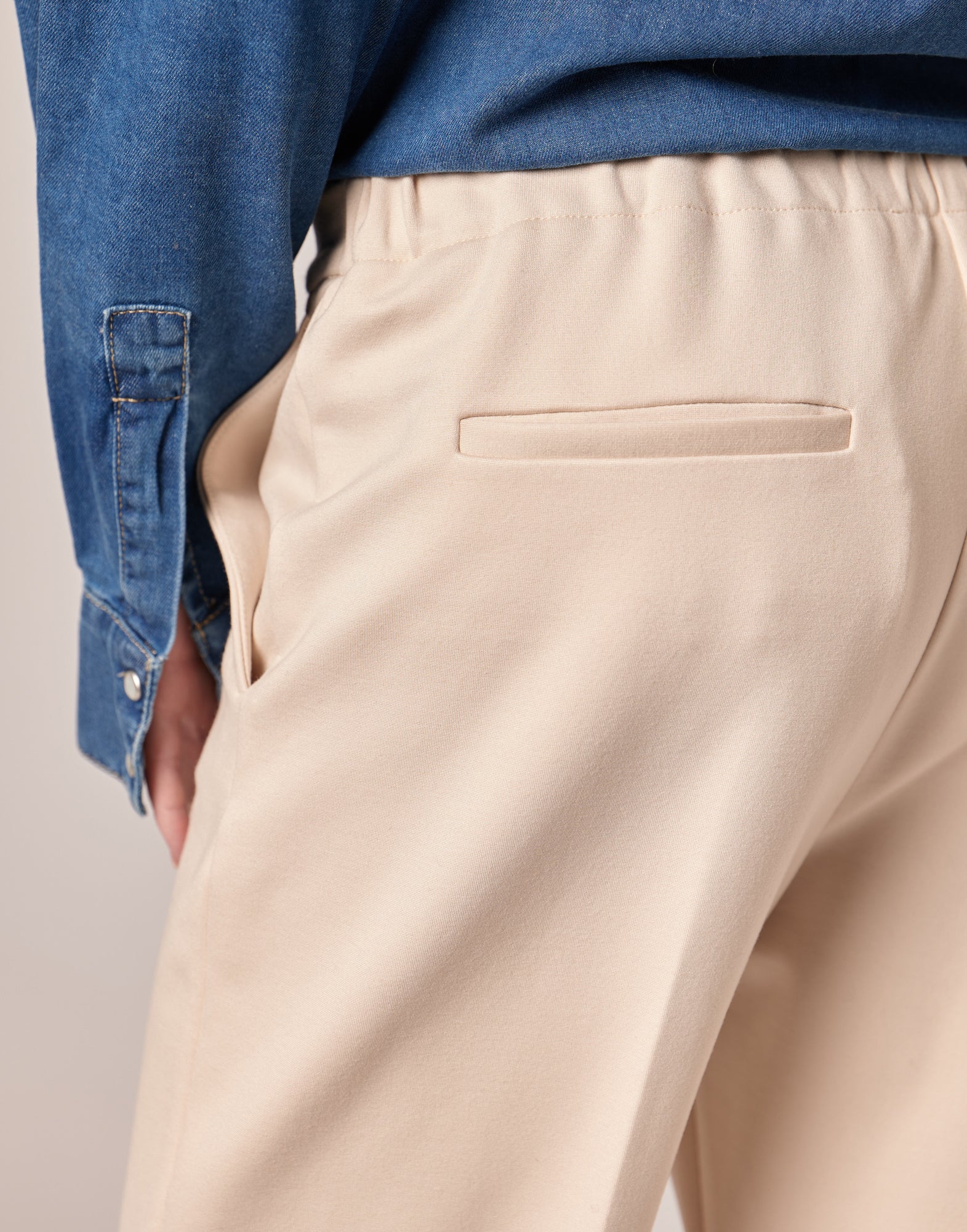 Pantaloni Lunghi con Elastico in Punto Milano Stucco