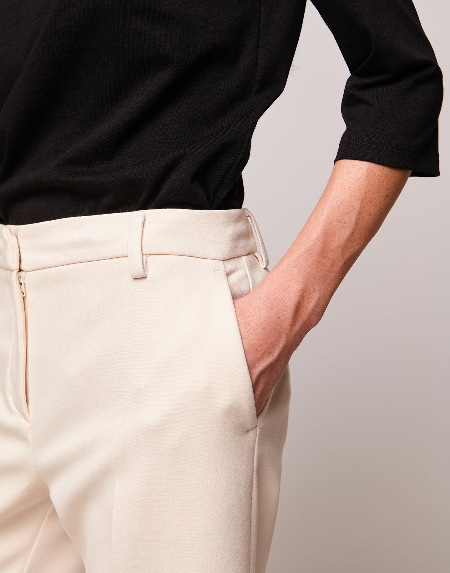Pantaloni a Gamba Dritta in Punto Milano Compact Burro