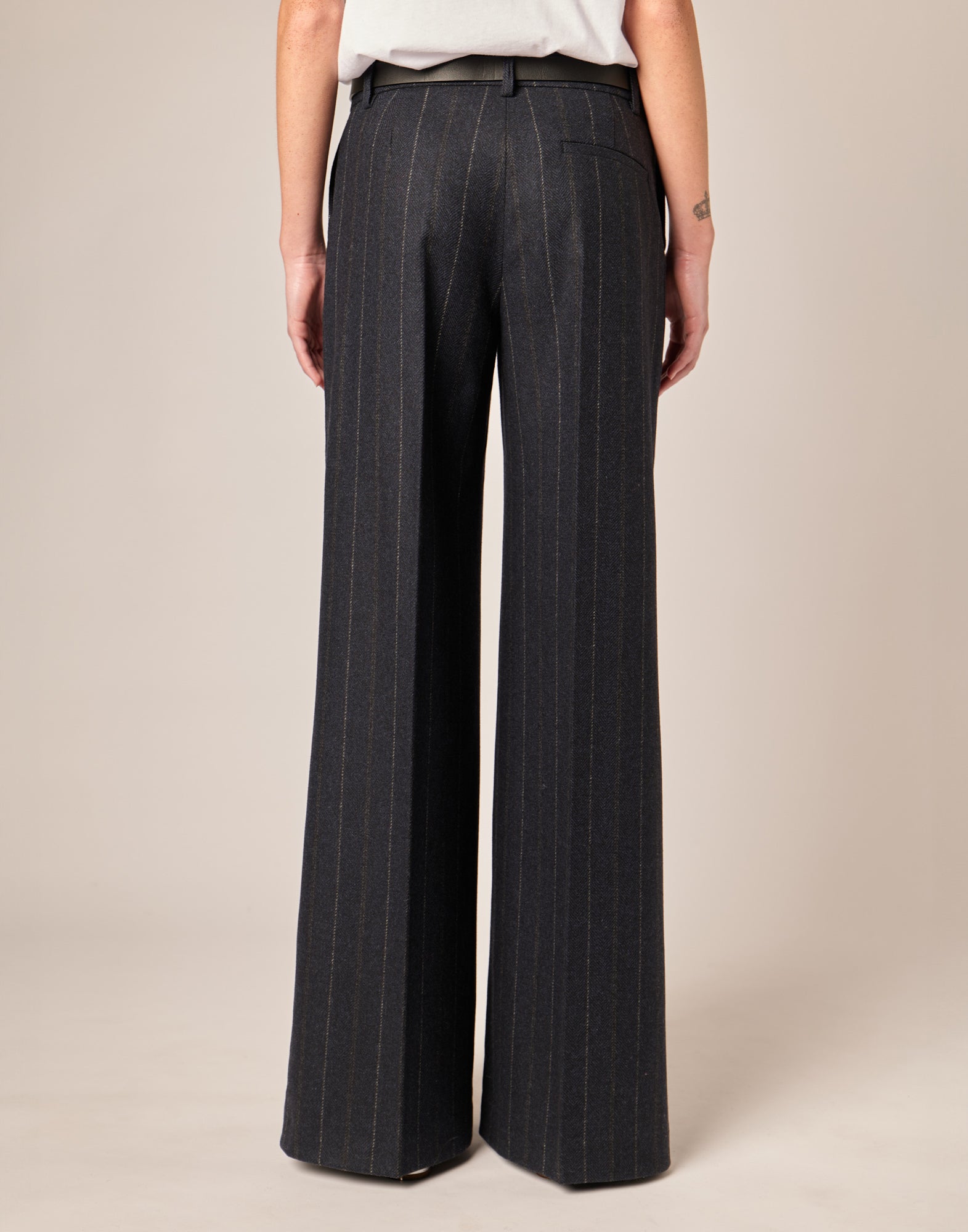 Pantaloni Lunghi Ampi in Microresca Gessata Stretch