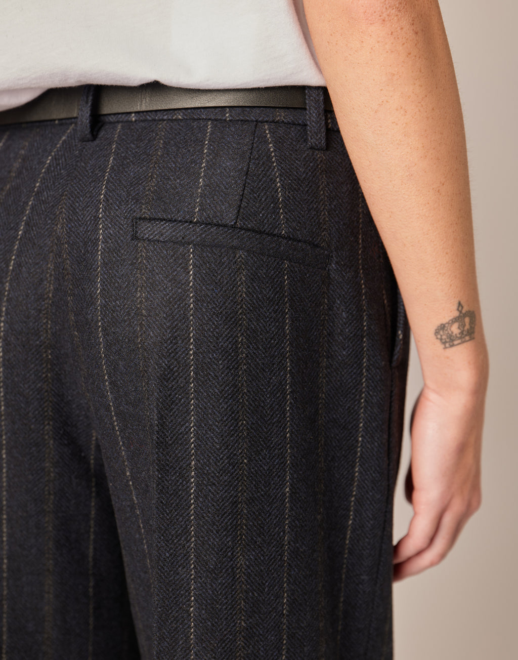 Pantaloni Lunghi Ampi in Microresca Gessata Stretch