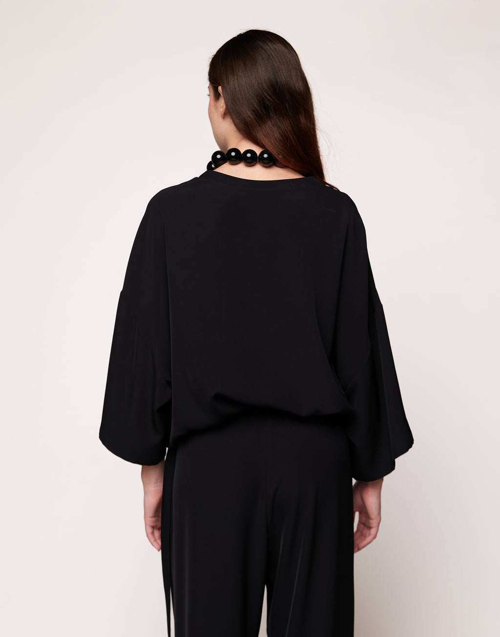 Blusa Girocollo in Cady Fluido Nero
