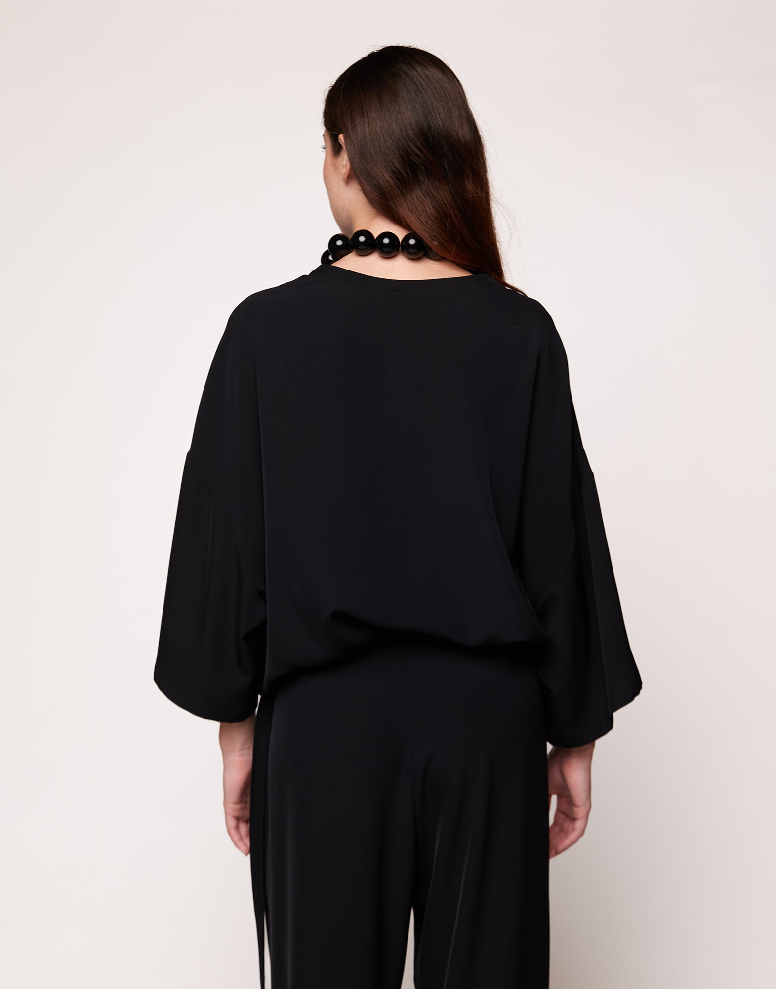Blusa Girocollo in Cady Fluido Nero