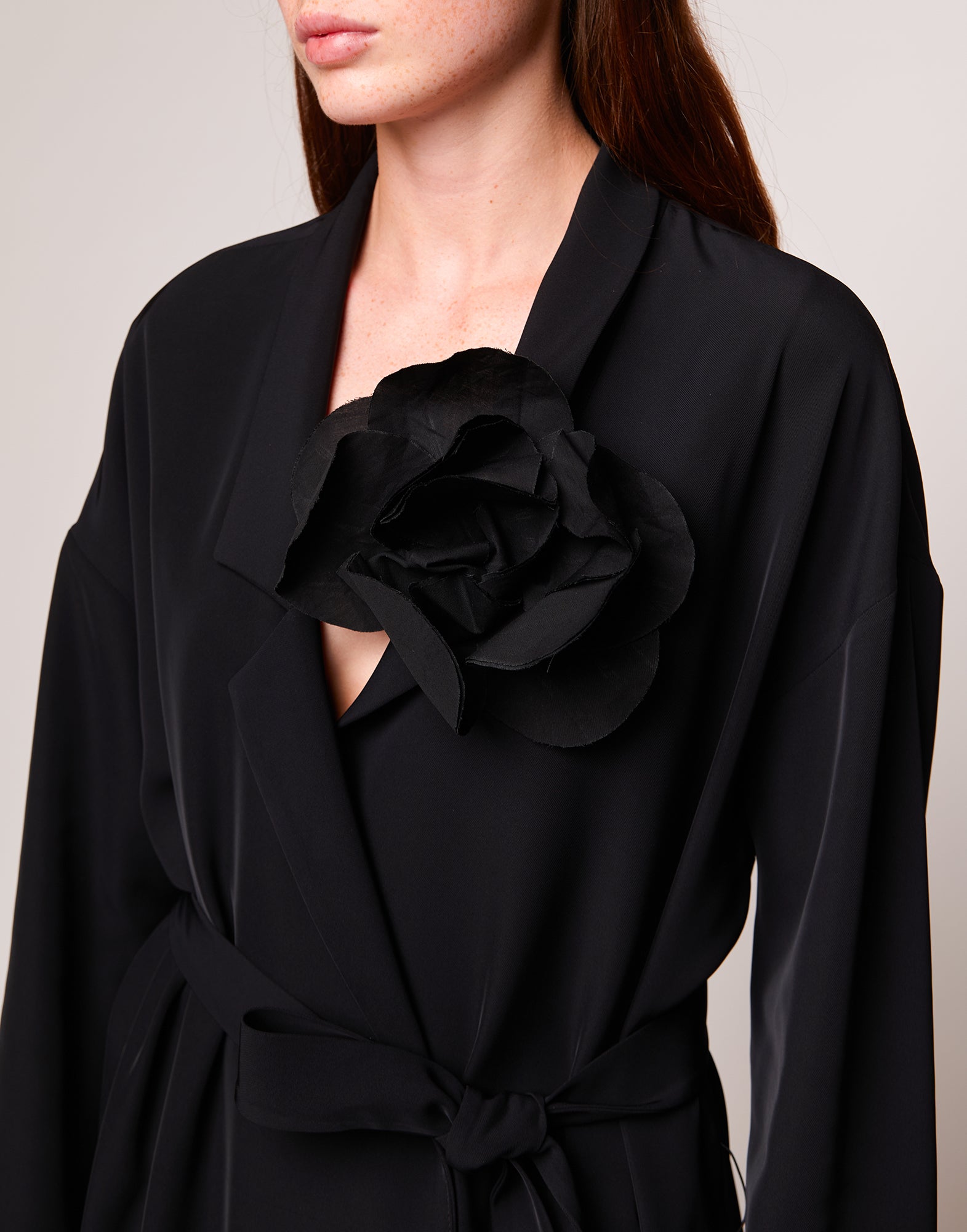 Trench Decostruito in Cady Fluido Nero