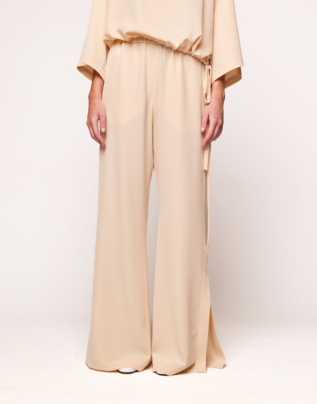 Pantaloni con Spacchi in Cady Fluido Vaniglia