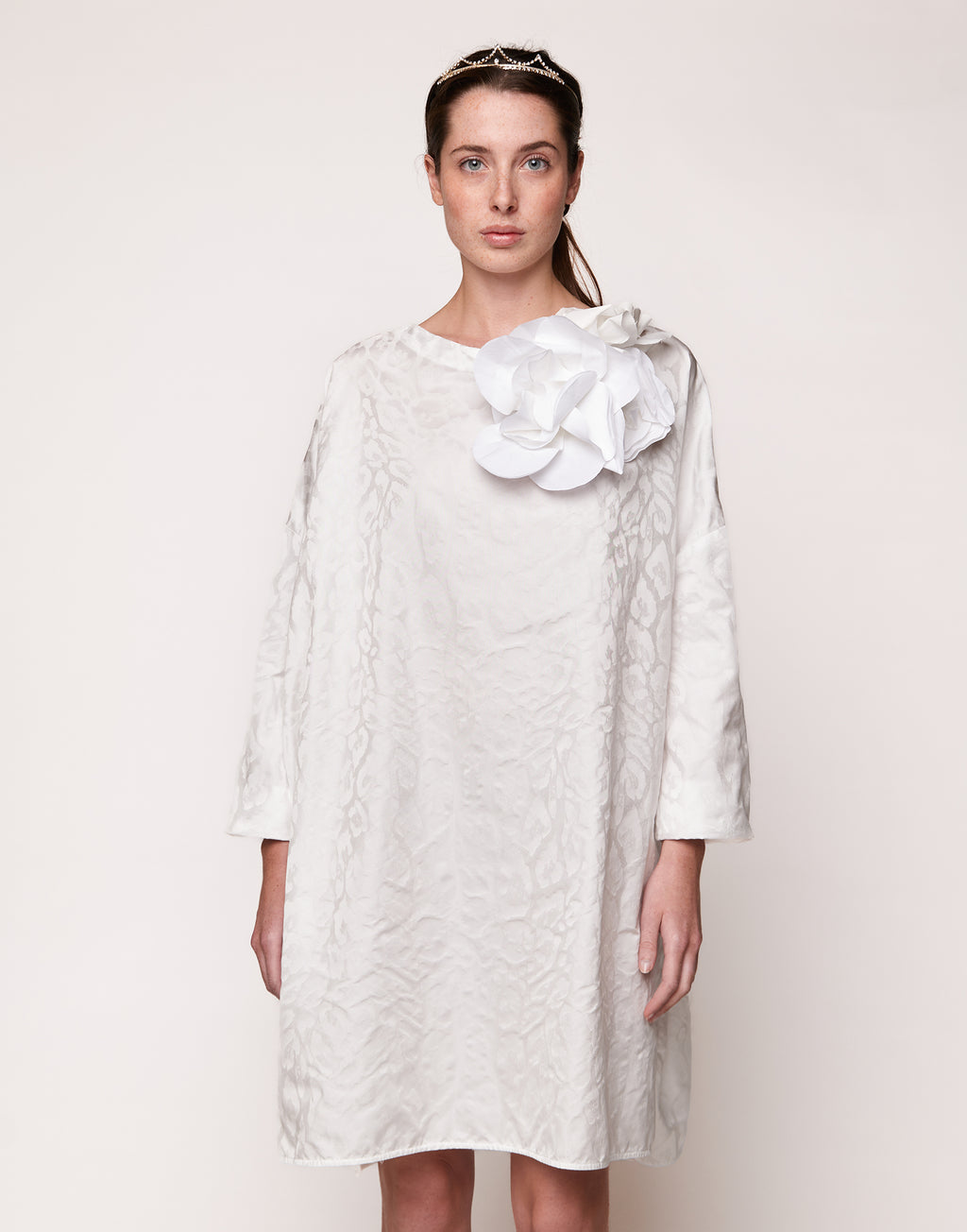 Abito Ampio a Sacchetto in Taffetas Jacquard Maculato Off White