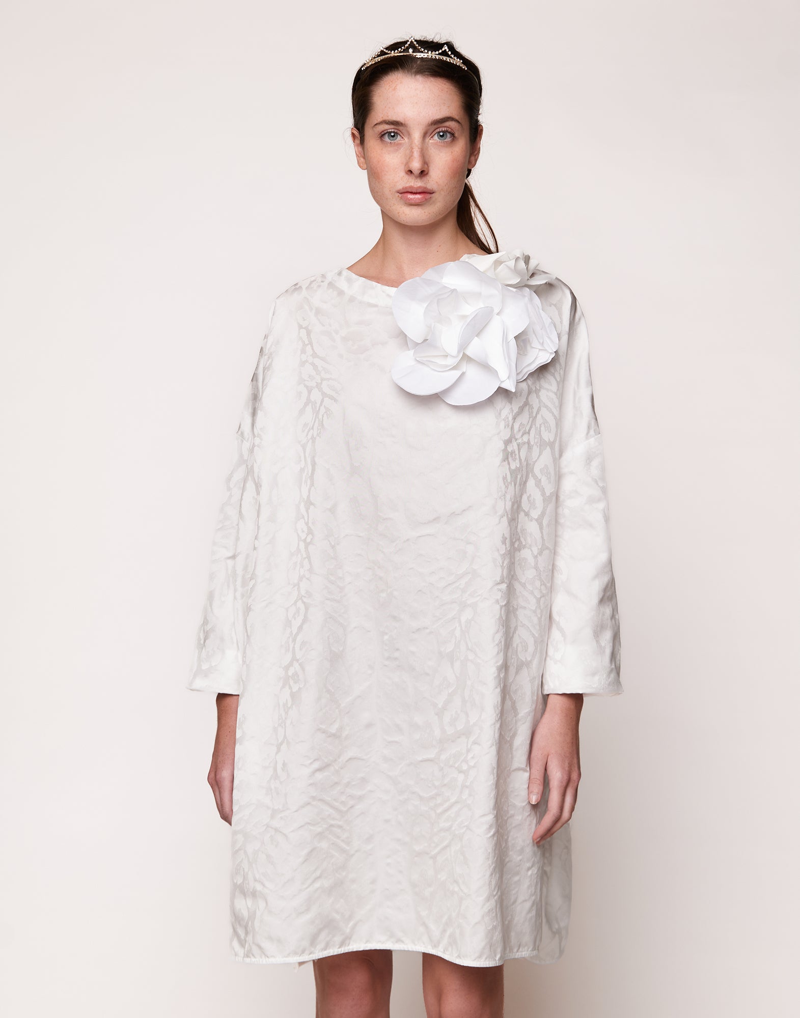 Abito Ampio a Sacchetto in Taffetas Jacquard Maculato Off White