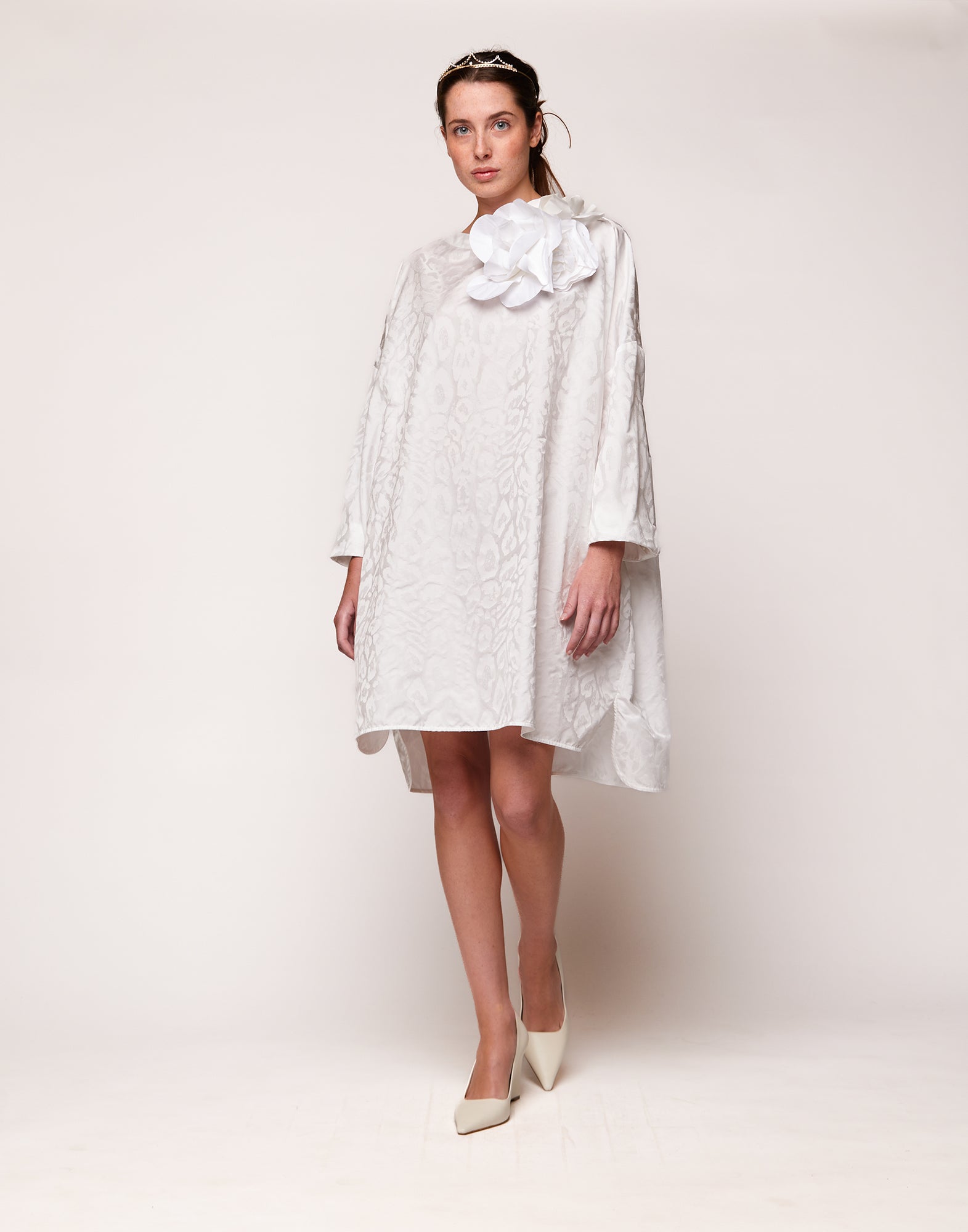 Abito Ampio a Sacchetto in Taffetas Jacquard Maculato Off White