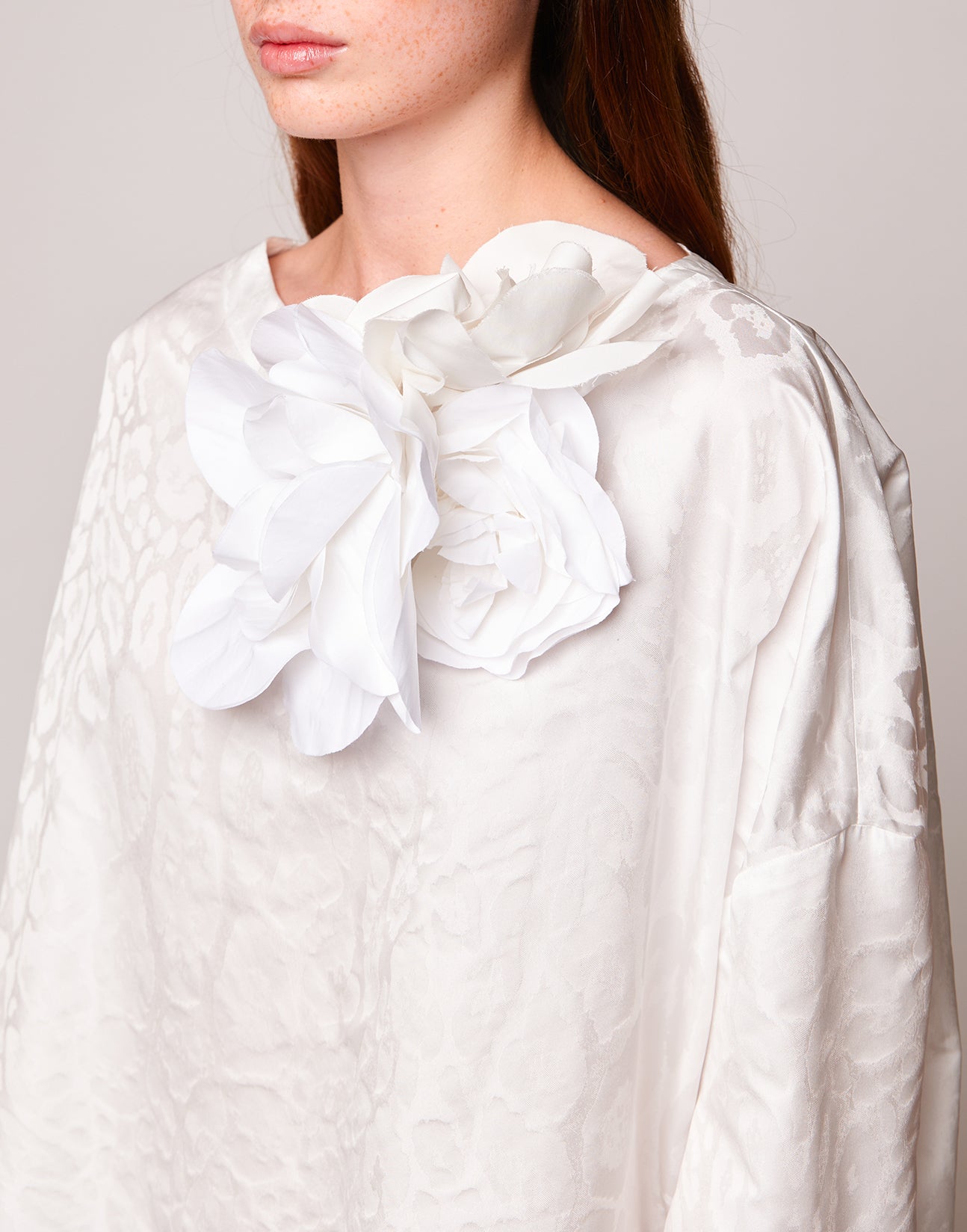 Abito Ampio a Sacchetto in Taffetas Jacquard Maculato Off White