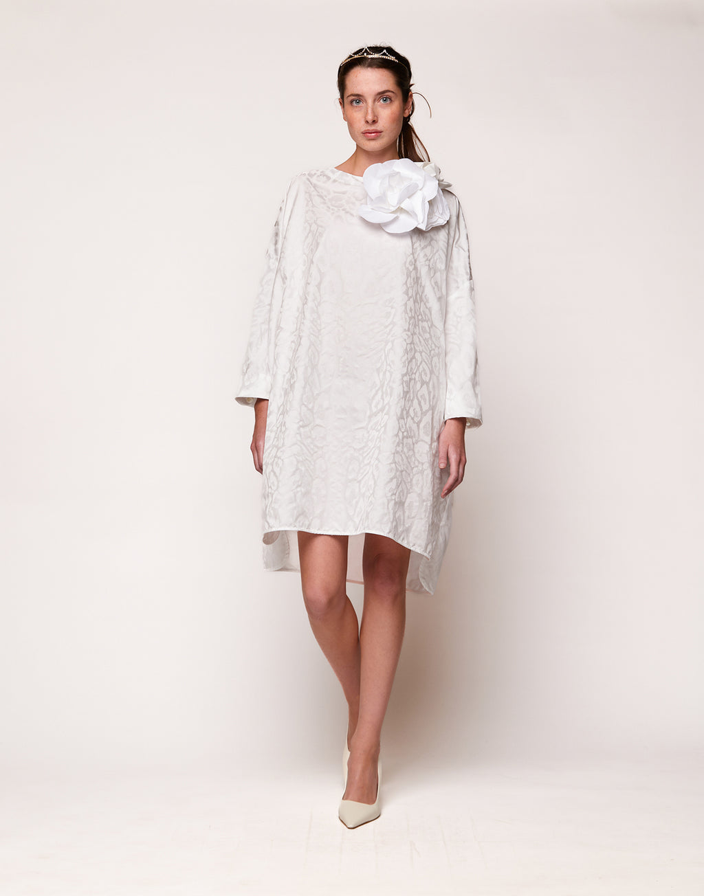 Abito Ampio a Sacchetto in Taffetas Jacquard Maculato Off White