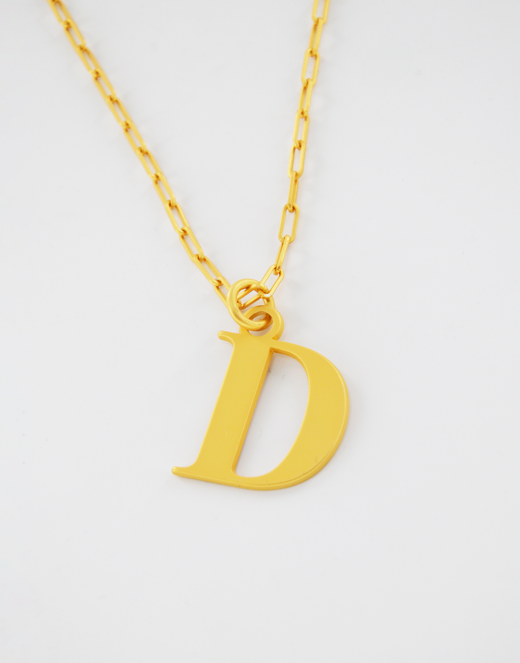 Collana Lunga in Oro Satinato con Lettera D