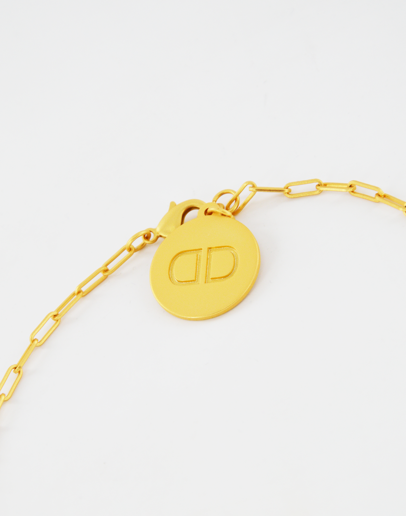 Collana Lunga in Oro Satinato con Lettera D