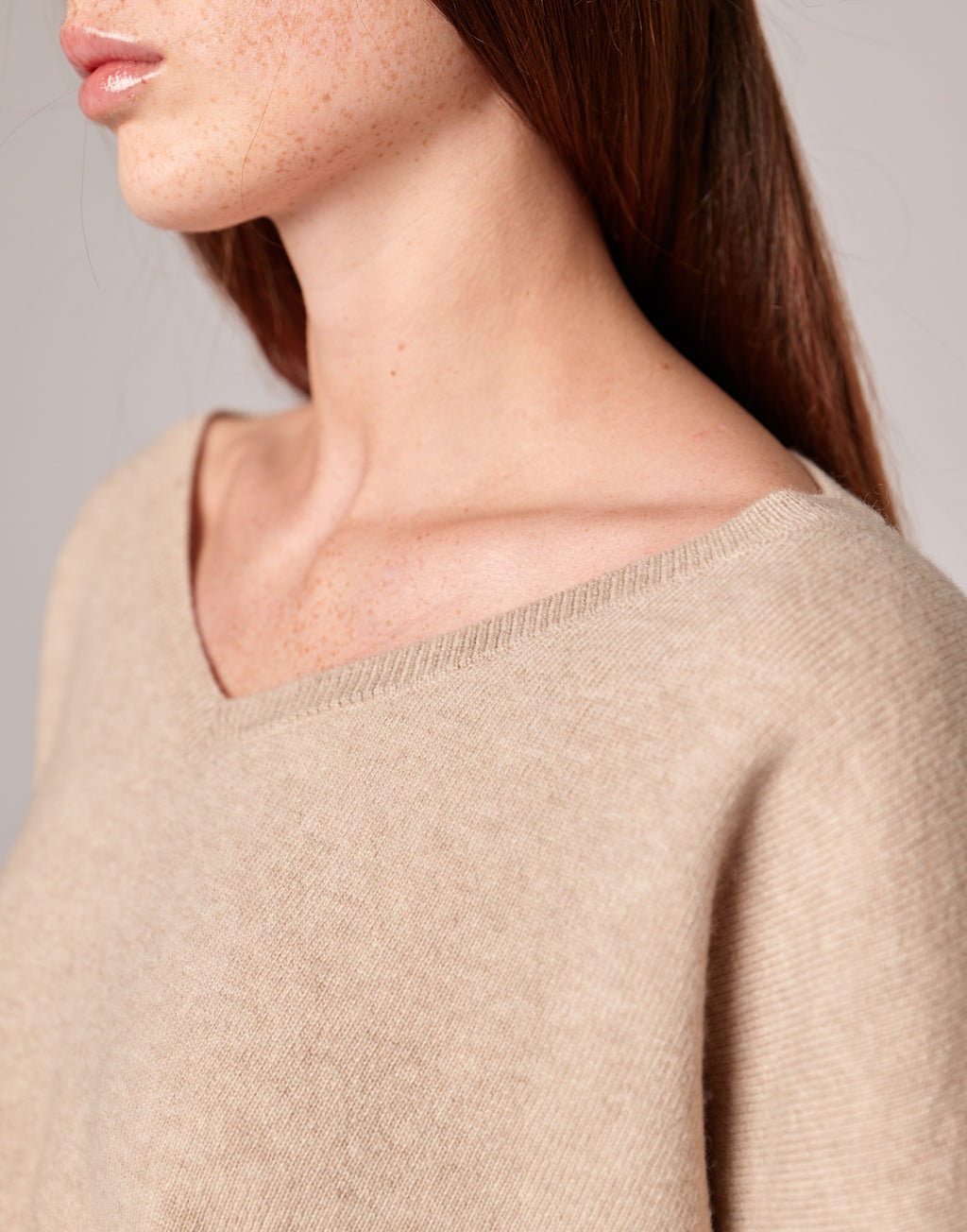 Maglione Ampio a V in Lana Extrafine/Cashmere Vaniglia