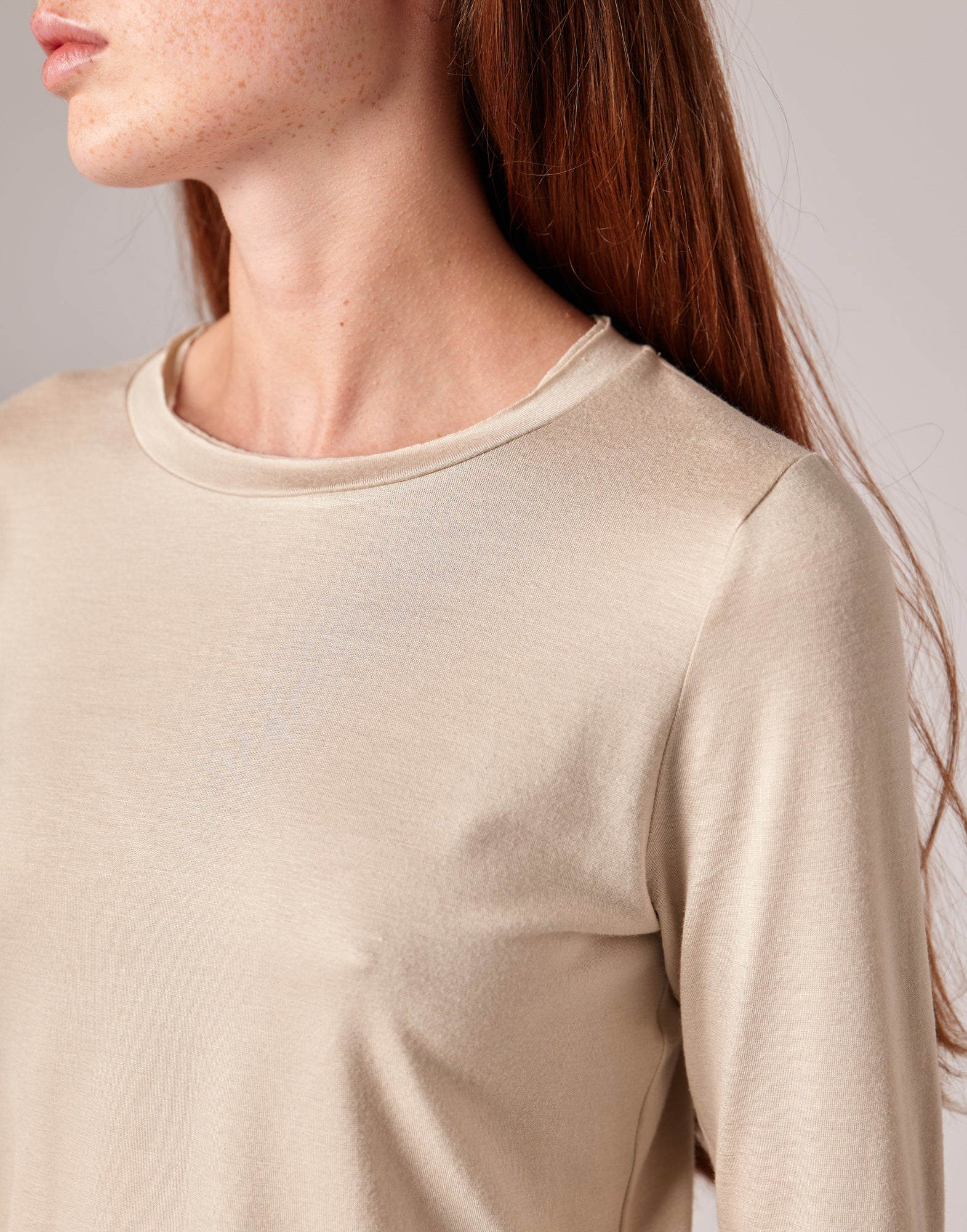 T-shirt a Manica Lunga in Jersey di Viscosa Stretch Stucco