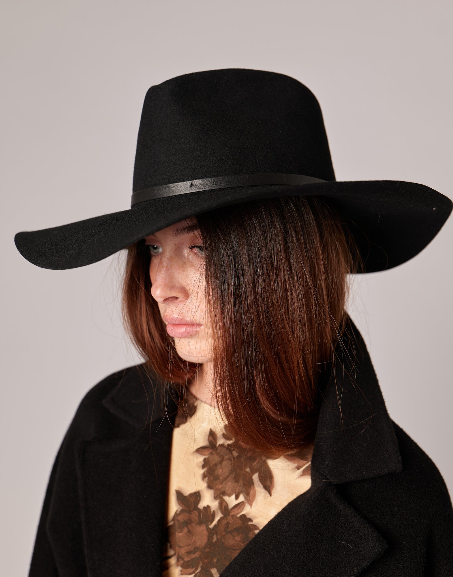 Cappello a Tesa Larga in Feltro Nero