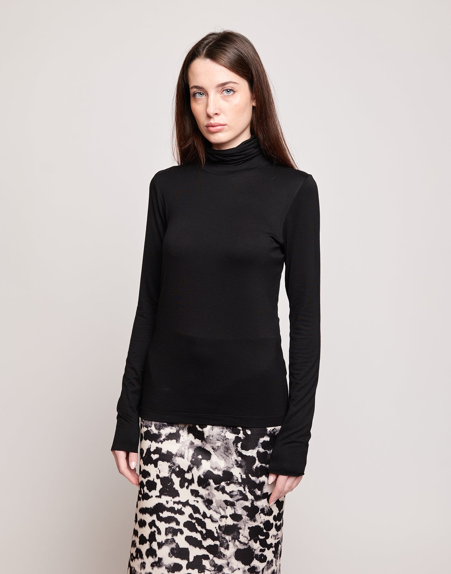 T-shirt a Collo Alto in Jersey di Viscosa Stretch Nera