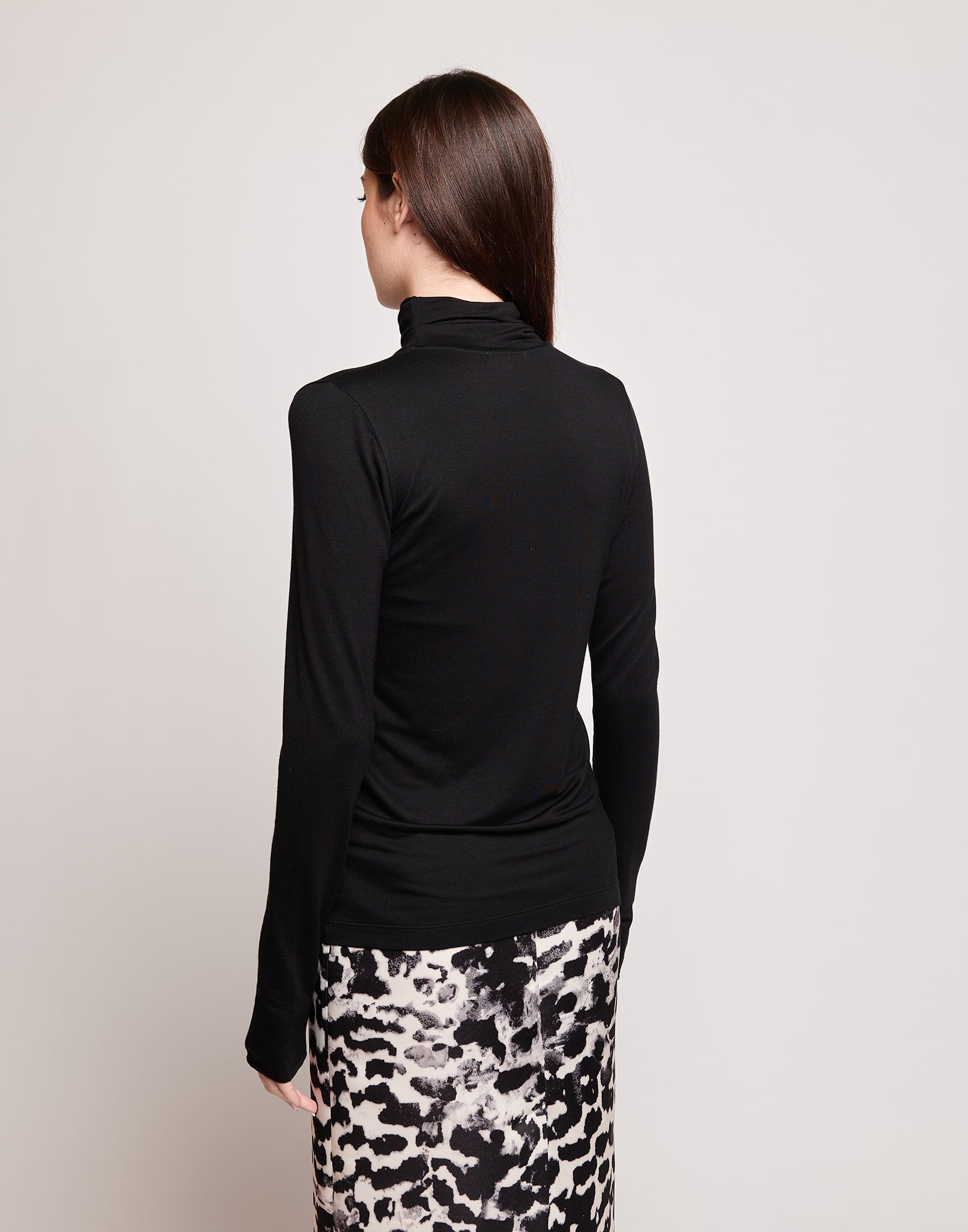 T-shirt a Collo Alto in Jersey di Viscosa Stretch Nera