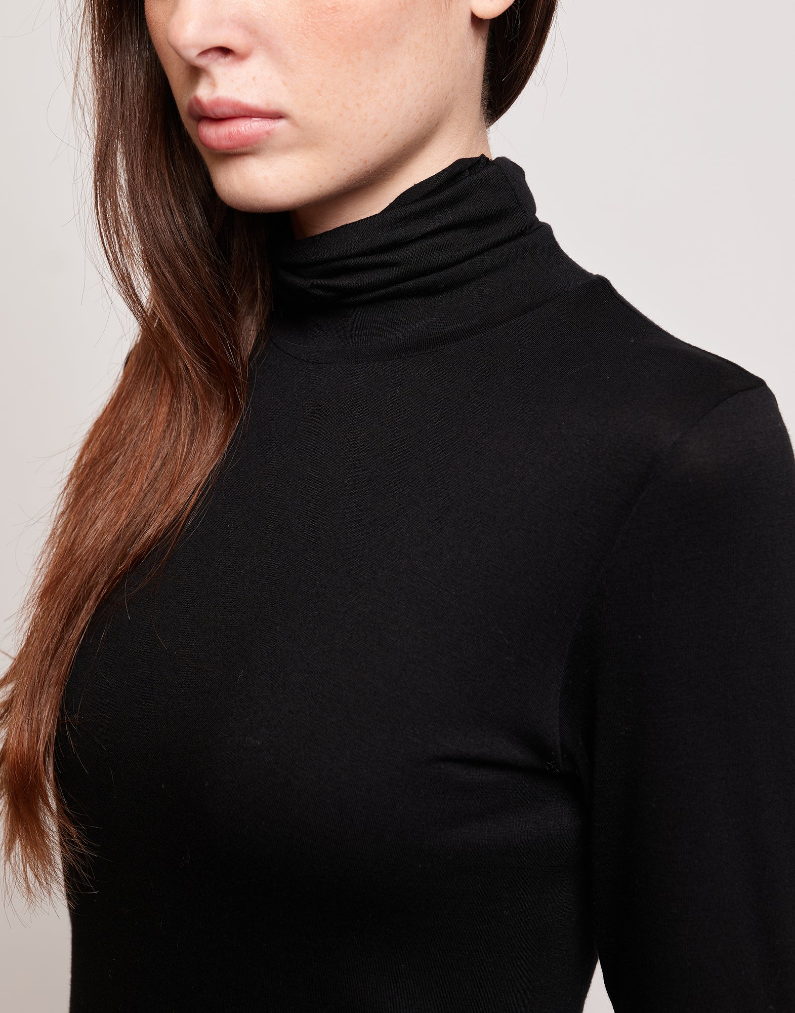 T-shirt a Collo Alto in Jersey di Viscosa Stretch Nera