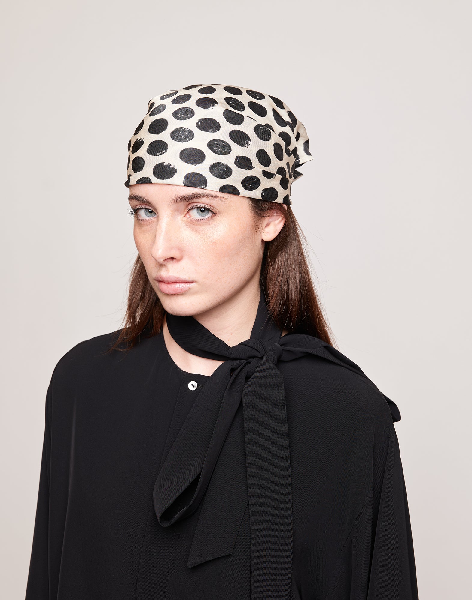 Foulard in Twill con Stampa Pois Champagne/Nero