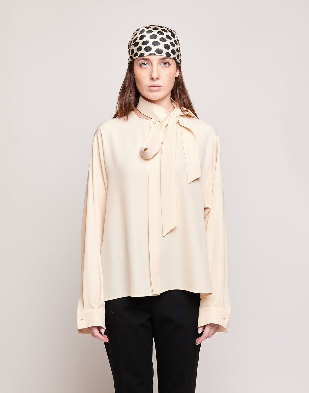 Camicia in Cady Fluido con Sciarpa Staccabile Vaniglia
