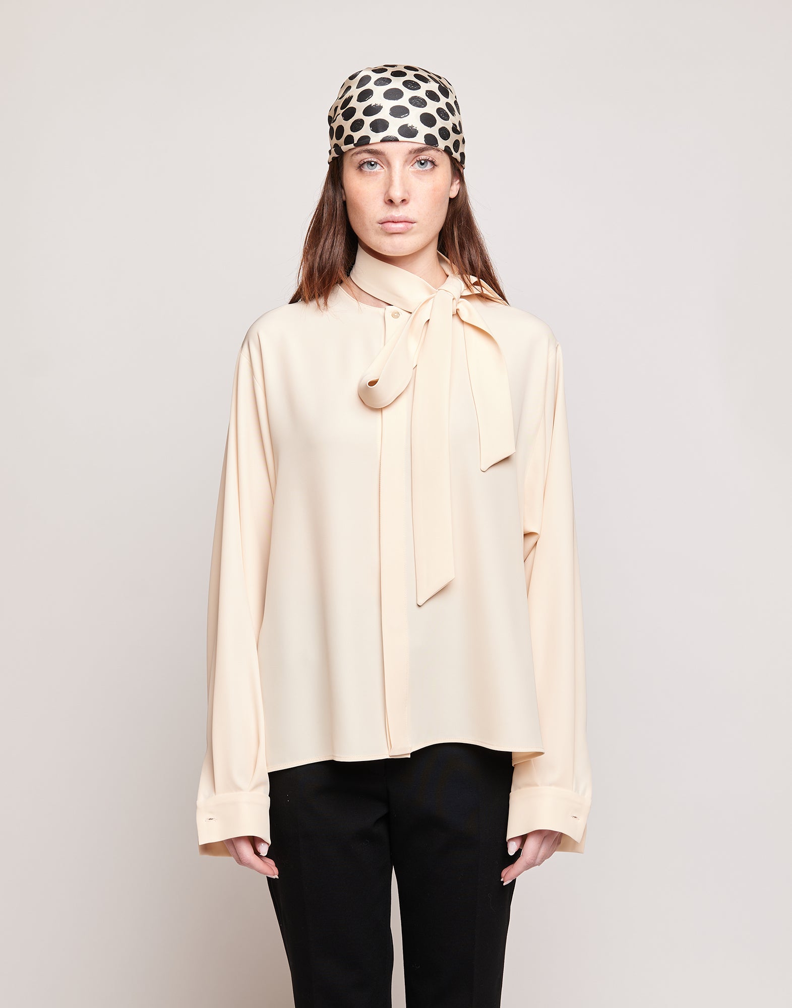 Camicia in Cady Fluido con Sciarpa Staccabile Vaniglia