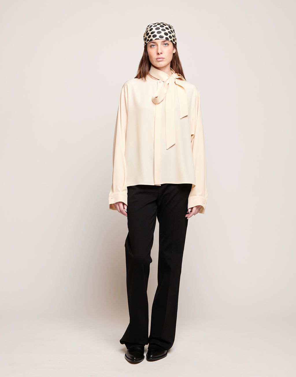 Camicia in Cady Fluido con Sciarpa Staccabile Vaniglia