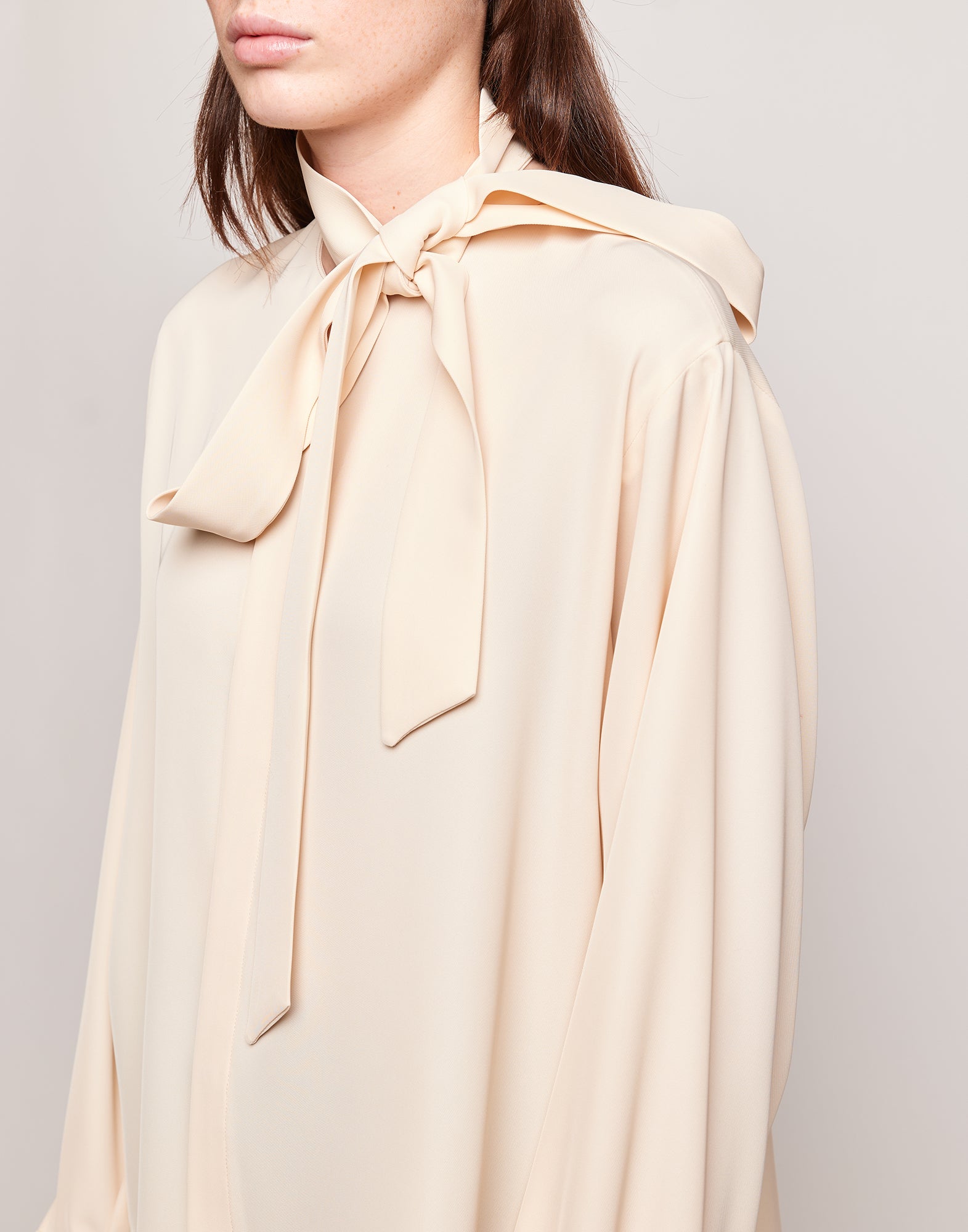 Camicia in Cady Fluido con Sciarpa Staccabile Vaniglia