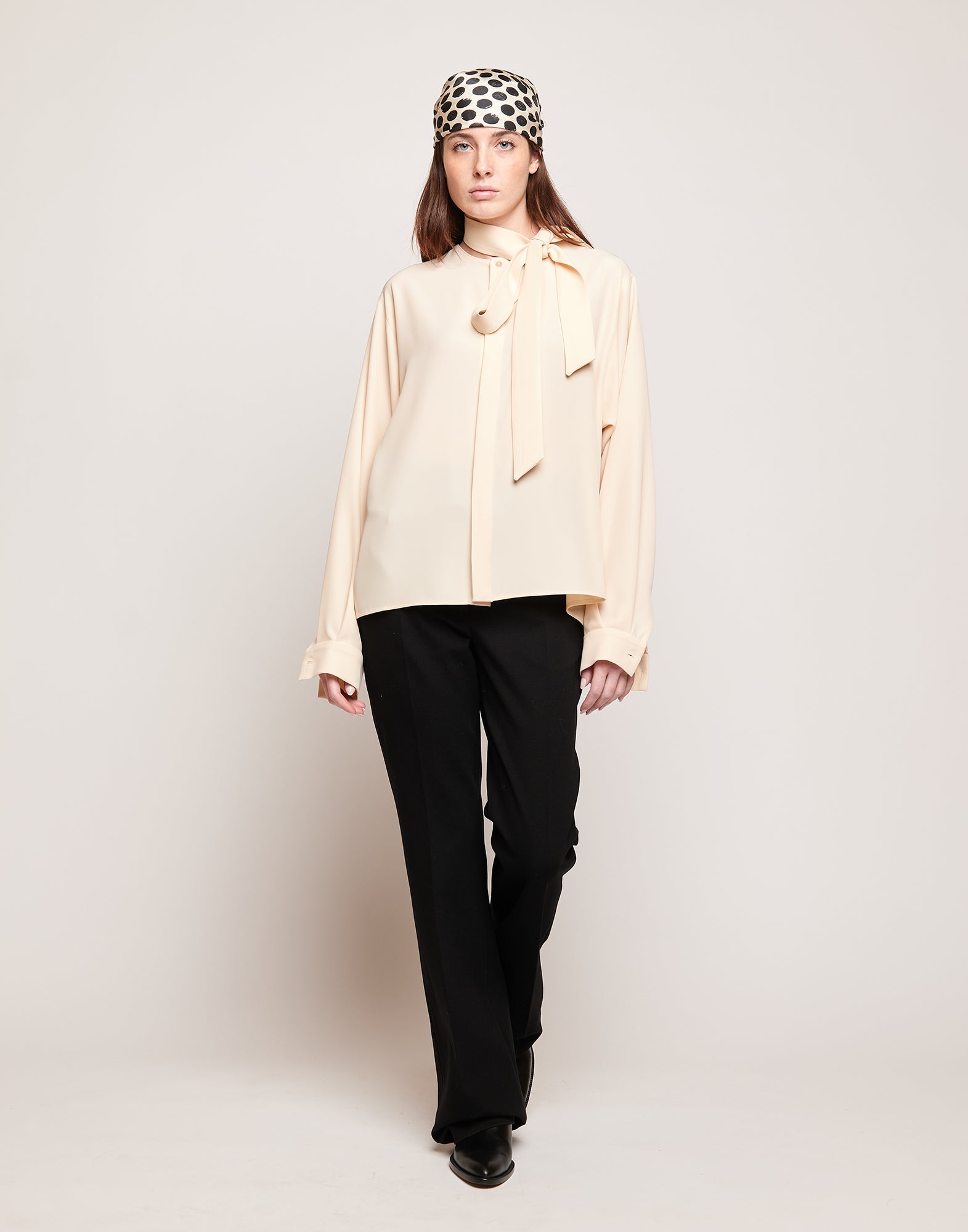 Camicia in Cady Fluido con Sciarpa Staccabile Vaniglia