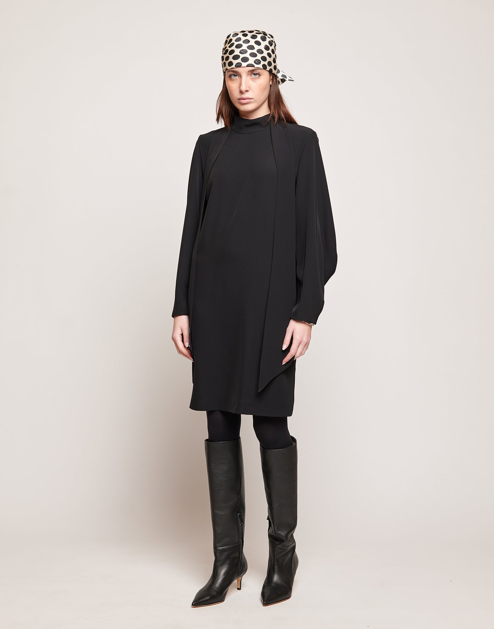 Abito Tunica in Cady Fluido con Nastro al Collo Nero