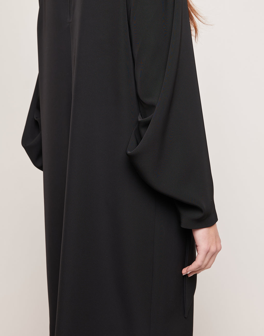 Abito Tunica in Cady Fluido con Nastro al Collo Nero