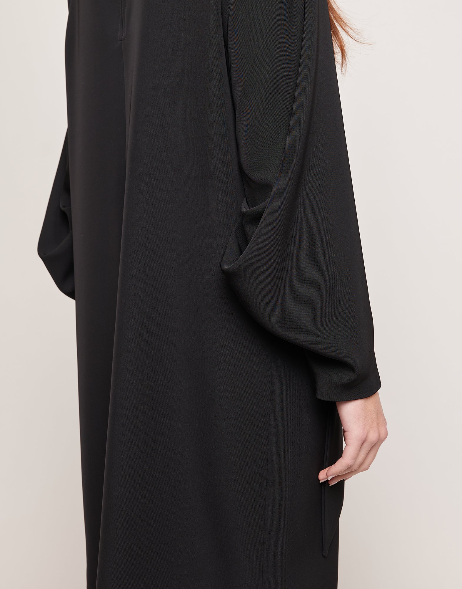 Abito Tunica in Cady Fluido con Nastro al Collo Nero