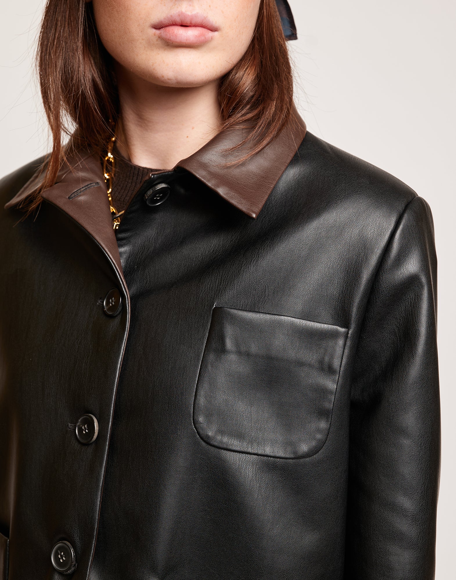 Giacca Scatolina in Eco Soft Leather con Collo a Contrasto Nero/Moro