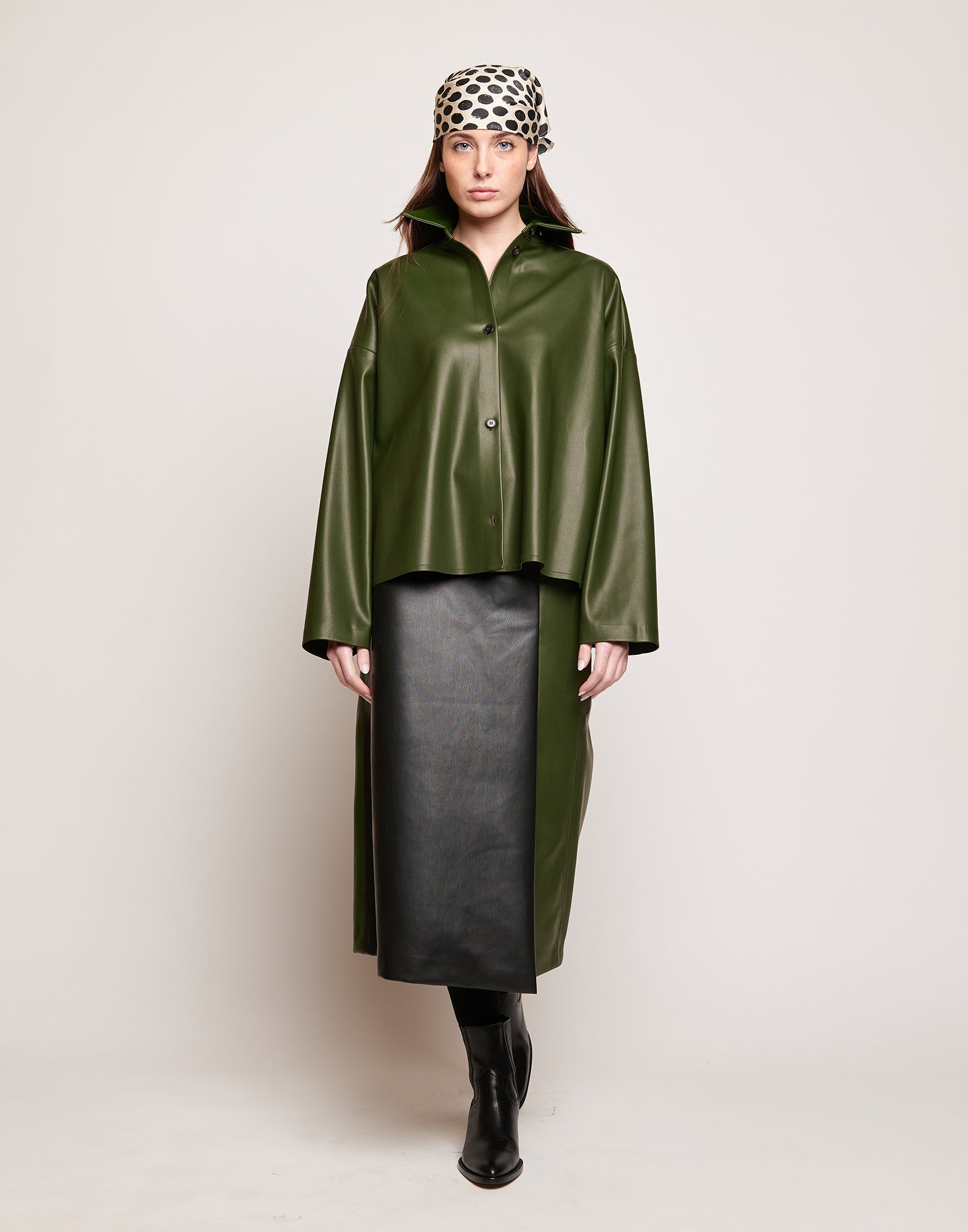 Camicia in Eco Soft Leather con Bottoni in Corno Oliva