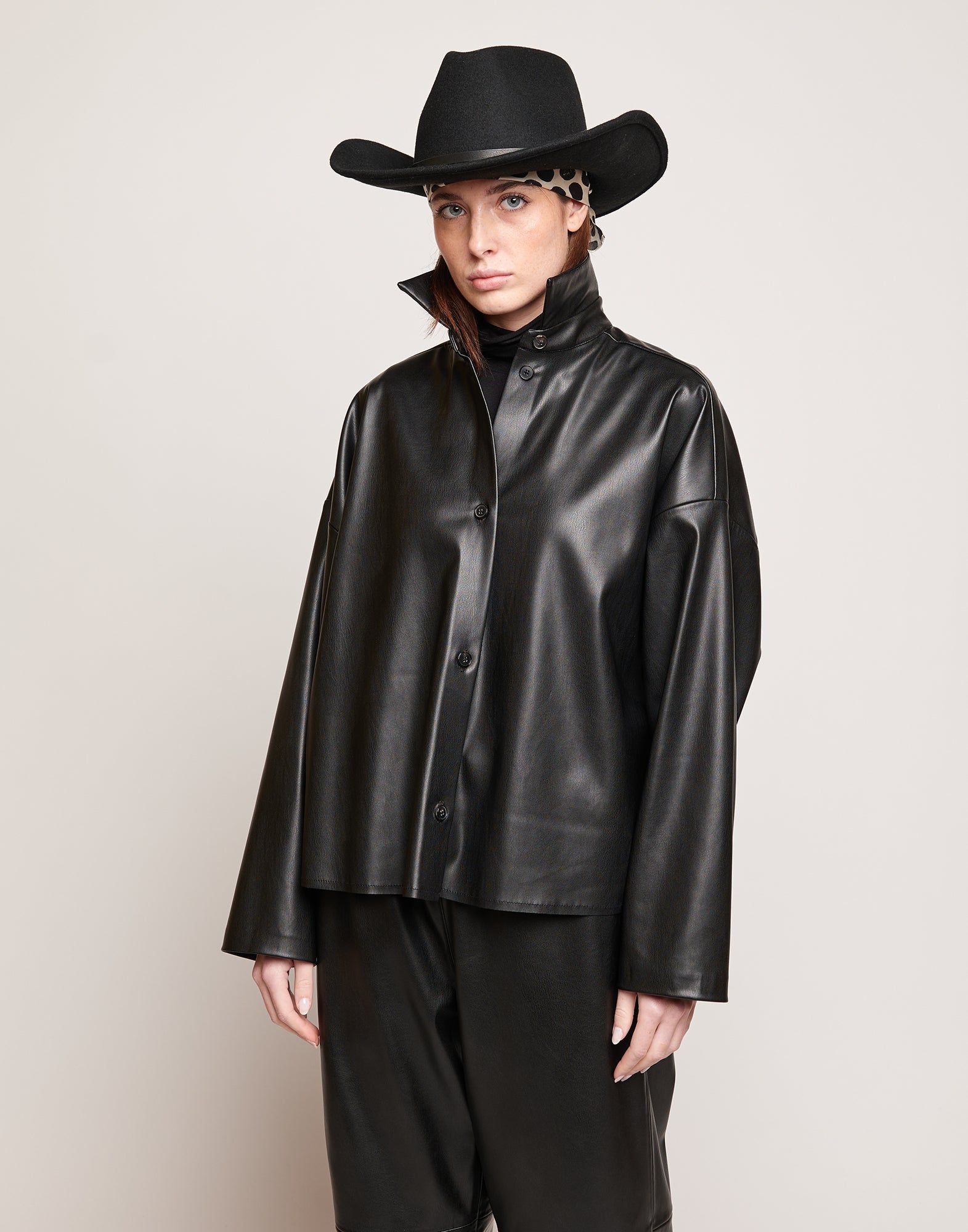 Camicia in Eco Soft Leather con Bottoni in Corno Nera