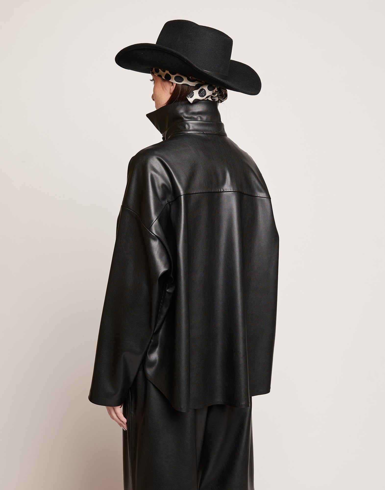 Camicia in Eco Soft Leather con Bottoni in Corno Nera