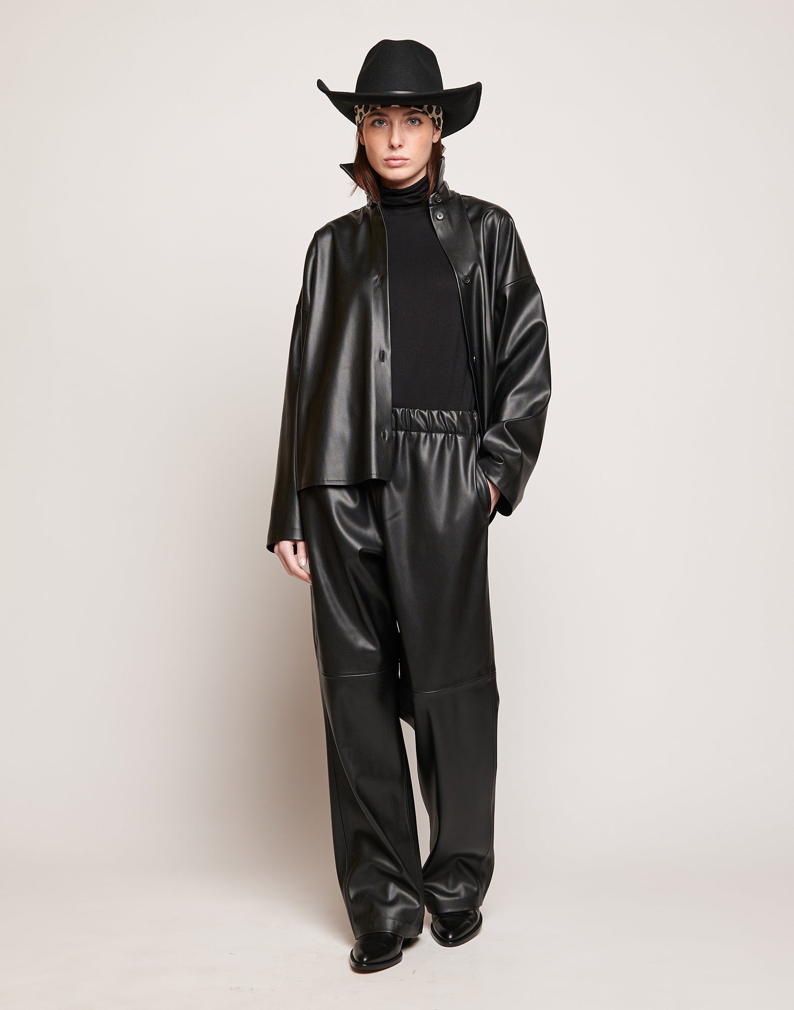 Camicia in Eco Soft Leather con Bottoni in Corno Nera