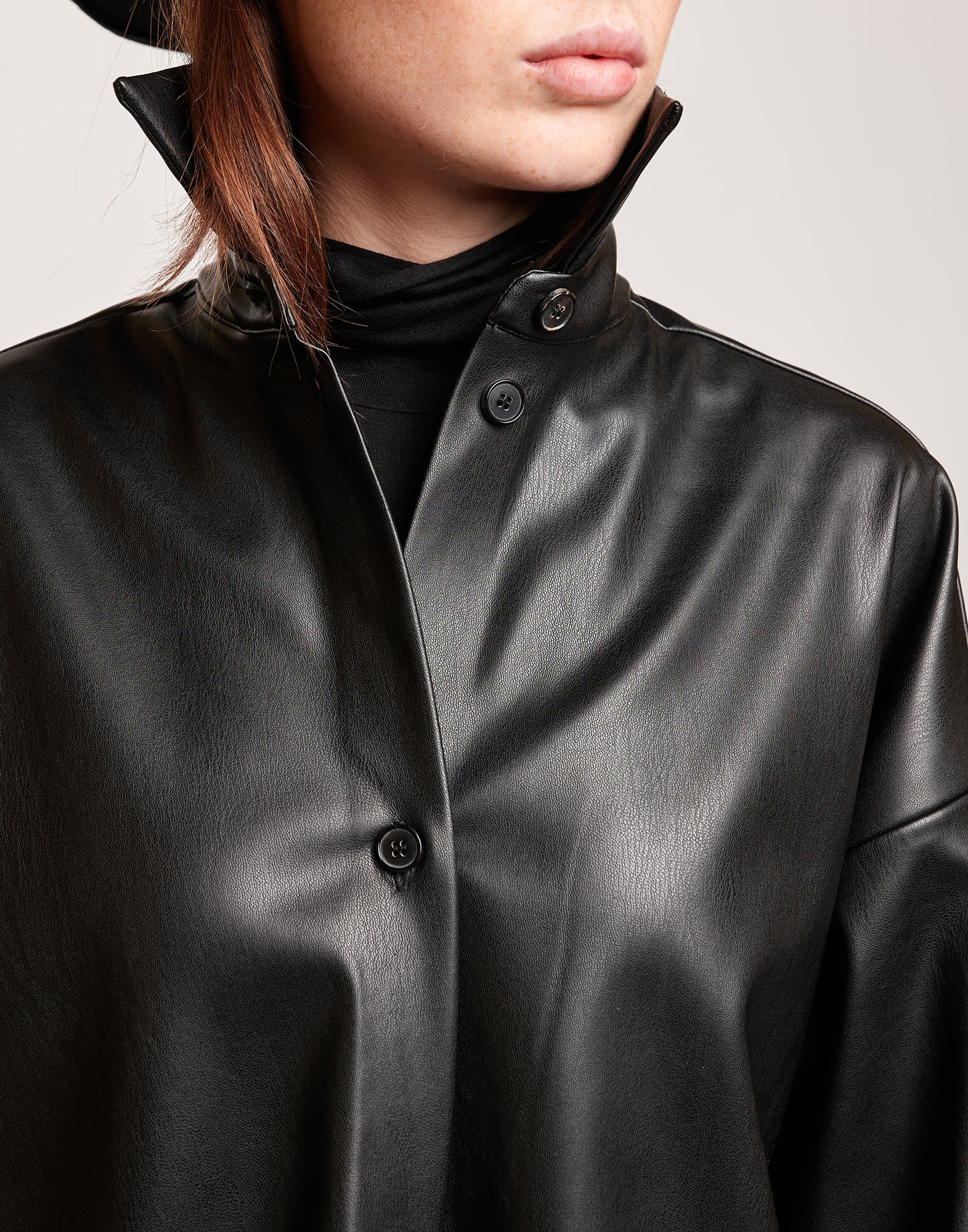 Camicia in Eco Soft Leather con Bottoni in Corno Nera