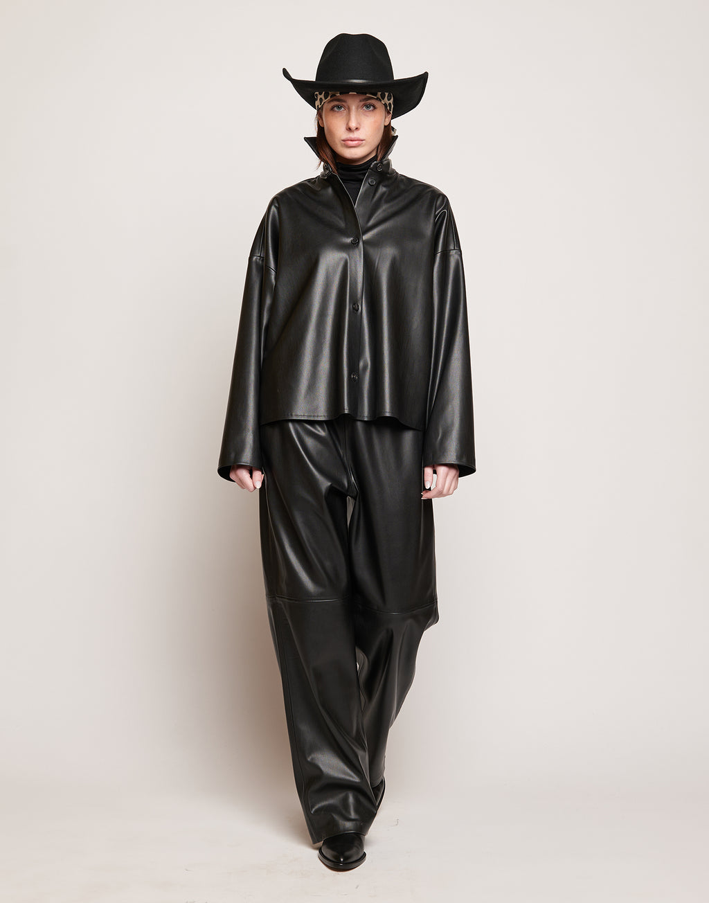 Camicia in Eco Soft Leather con Bottoni in Corno Nera