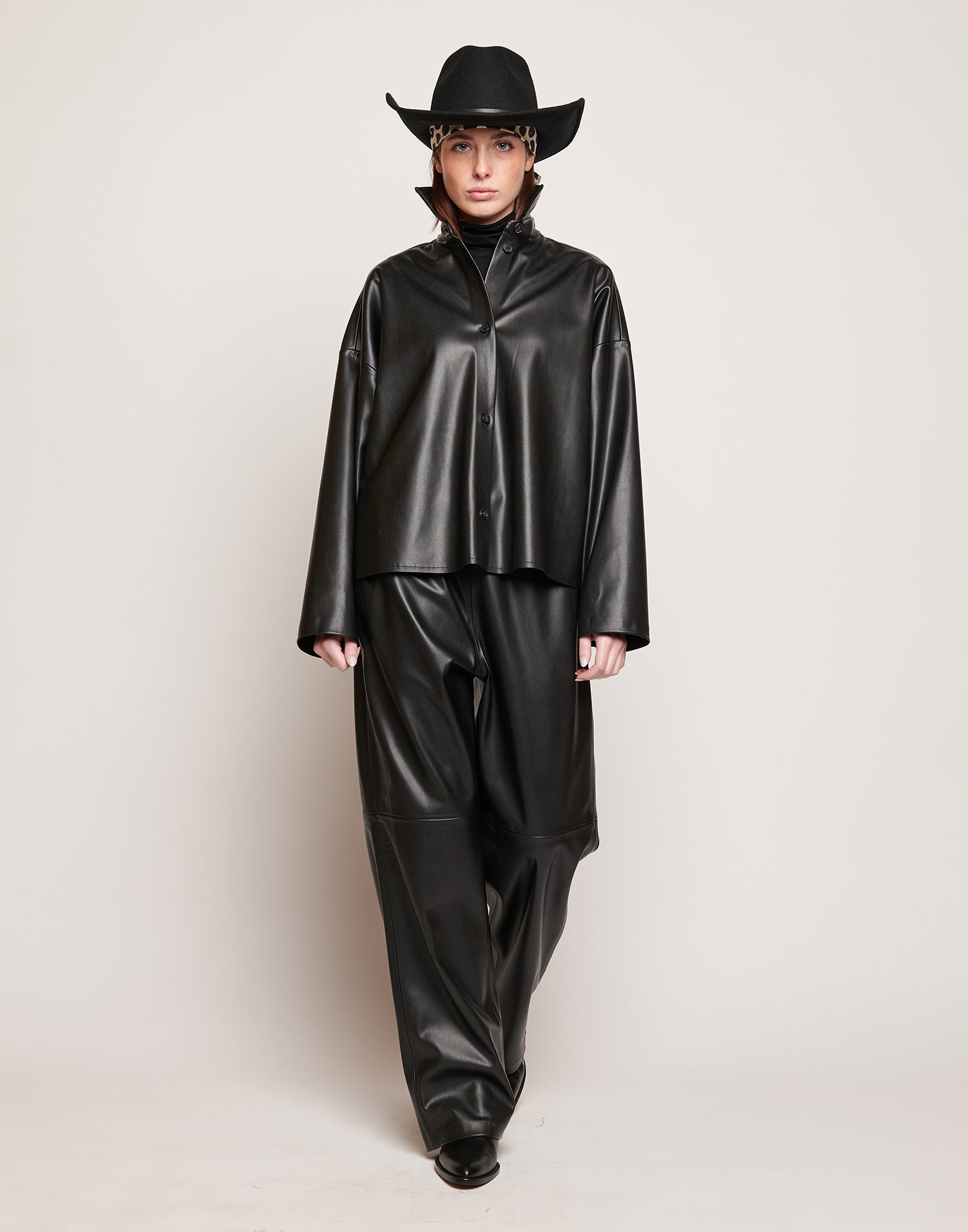 Camicia in Eco Soft Leather con Bottoni in Corno Nera