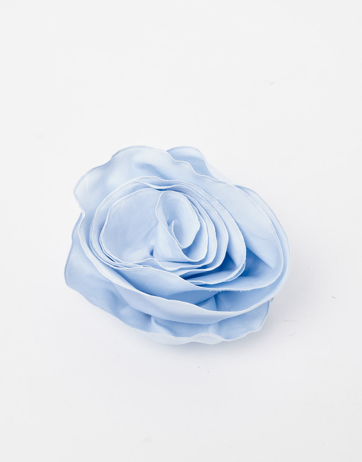 Broche fleur en coton bleu ciel