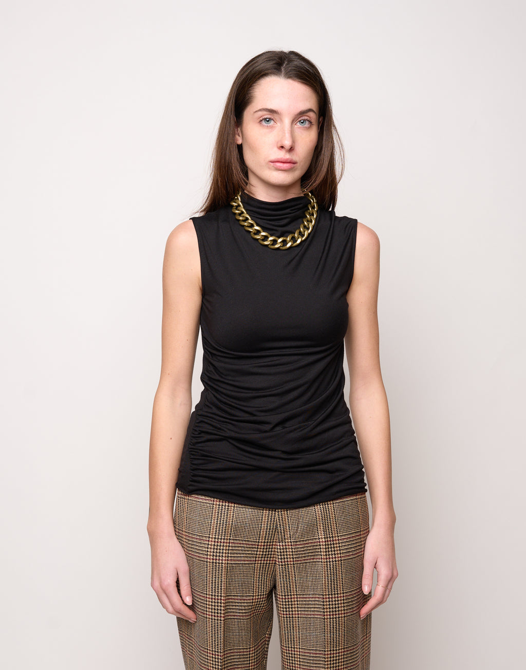 Top Smanicato con Drappeggio al Fianco e Collo Lupetto Nero